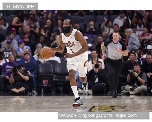 米切尔称赞哈登与阿伦默契配合提升全队士气表现出色